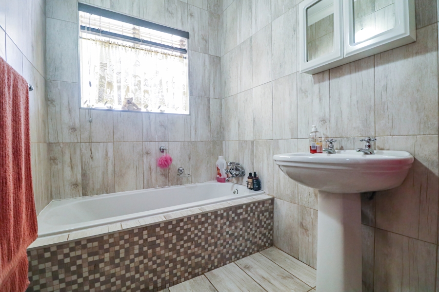 3 Bedroom Property for Sale in Flamwood North West